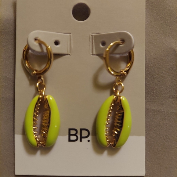 Cowrie Shell Earrings - Picture 2 of 3